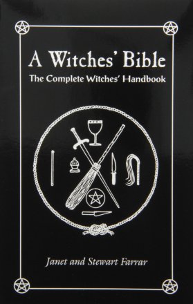 A Witches' Bible : The Complete Witches' Handbook by Janet and Stewart Farrar - Paperback