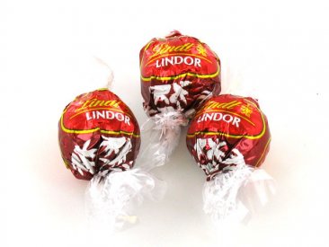 Lindt LINDOR Milk Chocolate Truffles, 60 Count Box